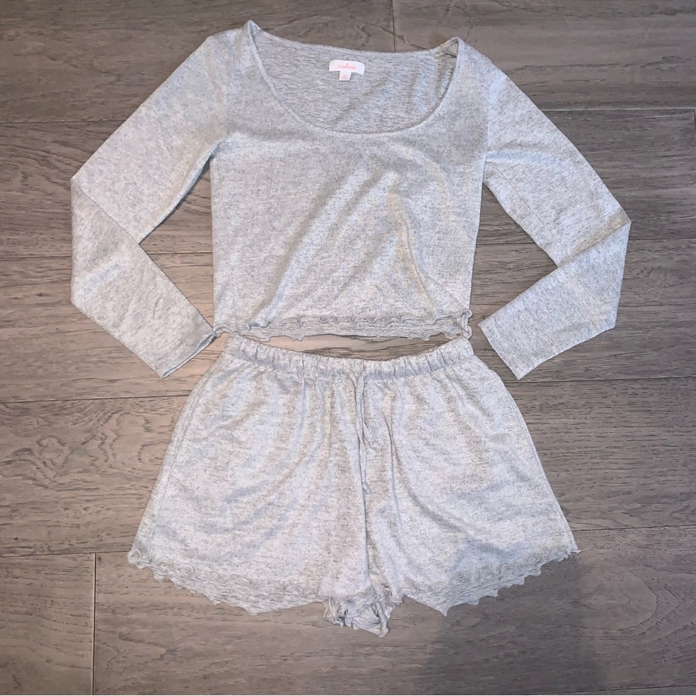 Colsie Light Gray Long Sleeve and shorts Pajama Set